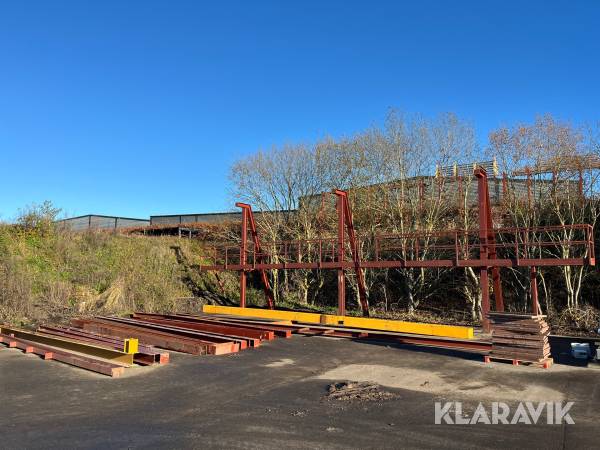 Stålbjælker, riste og platform