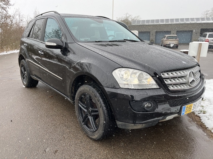 Mercedes ML van
