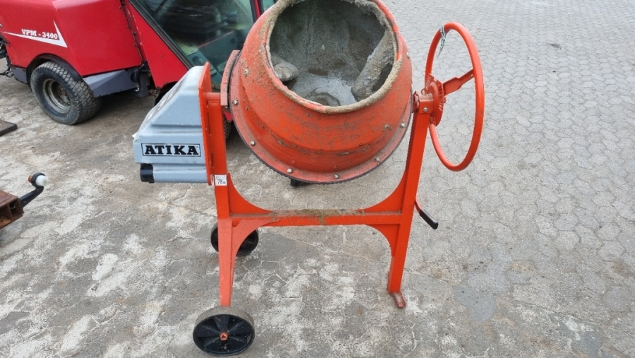 Cement blander
