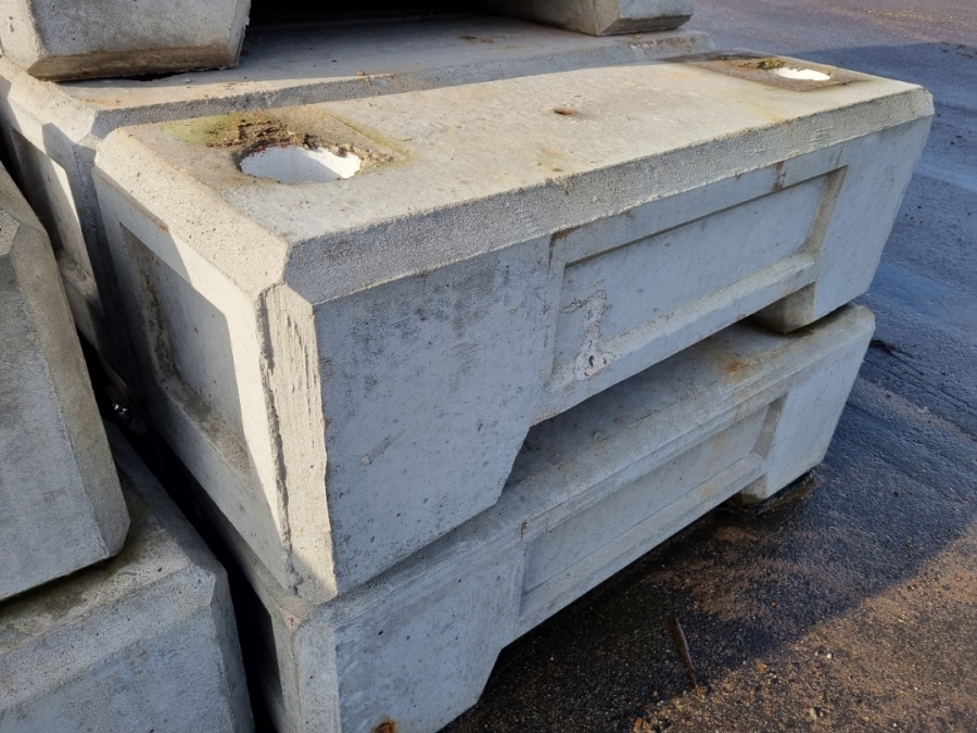Klaravik auktioner betonklodser