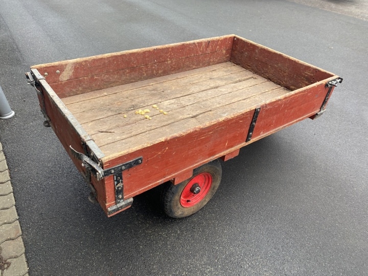 Klaravik auktioner Havetraktor-vogn